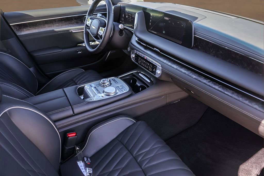 Used 2025 Genesis G90 3.5T image 31