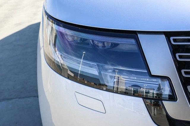 New 2025 Land Rover Range Rover SE image 10