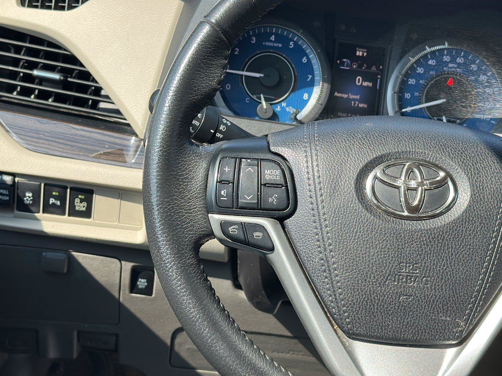 Used 2017 Toyota Sienna XLE w/ XLE Navigation Package FWD image 19