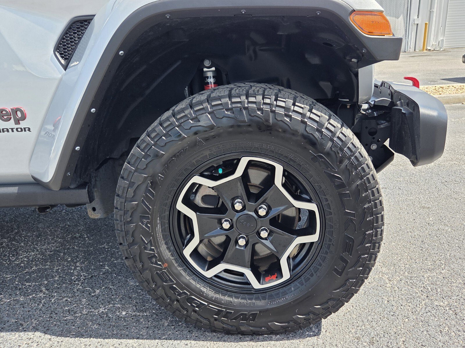 Used 2022 Jeep Gladiator Rubicon w/ LED Lighting Group AWD/4WD image 9