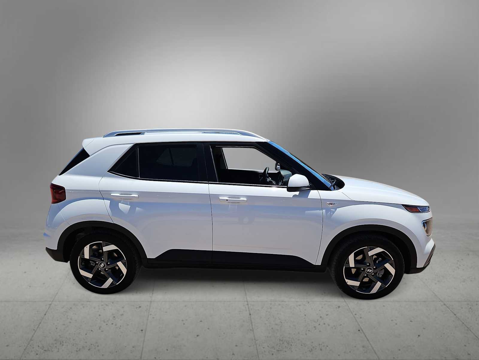 Used 2026 Hyundai Venue SEL FWD image 9