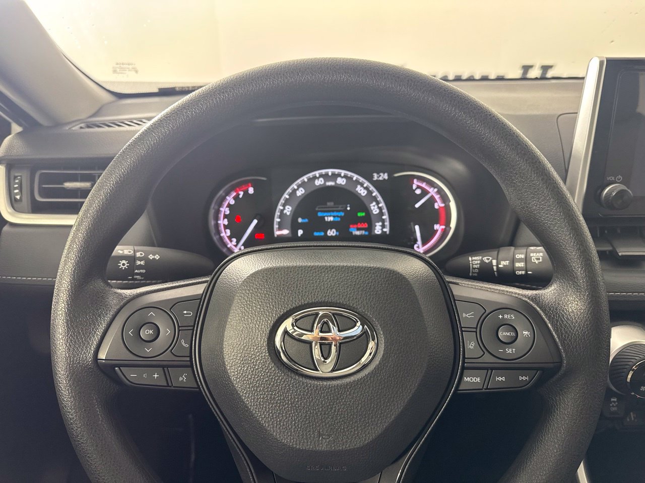 Used 2025 Toyota RAV4 XLE w/ Convenience Package FWD image 17