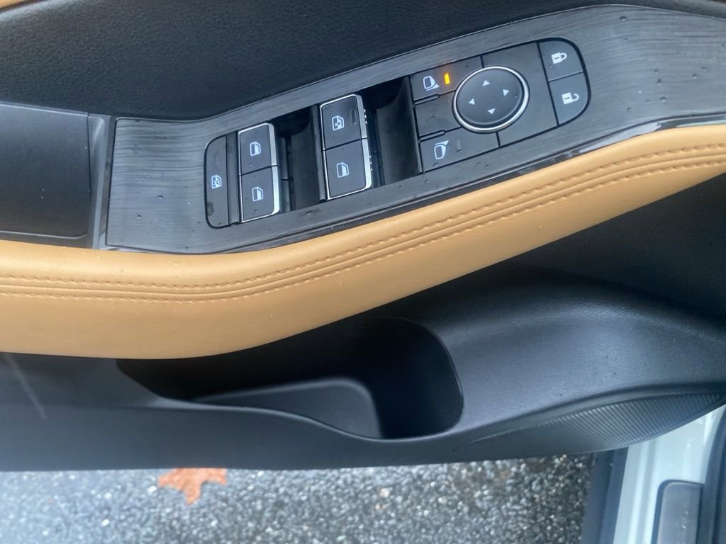 Used 2023 Nissan Rogue Platinum w/ Platinum Premium Package image 11