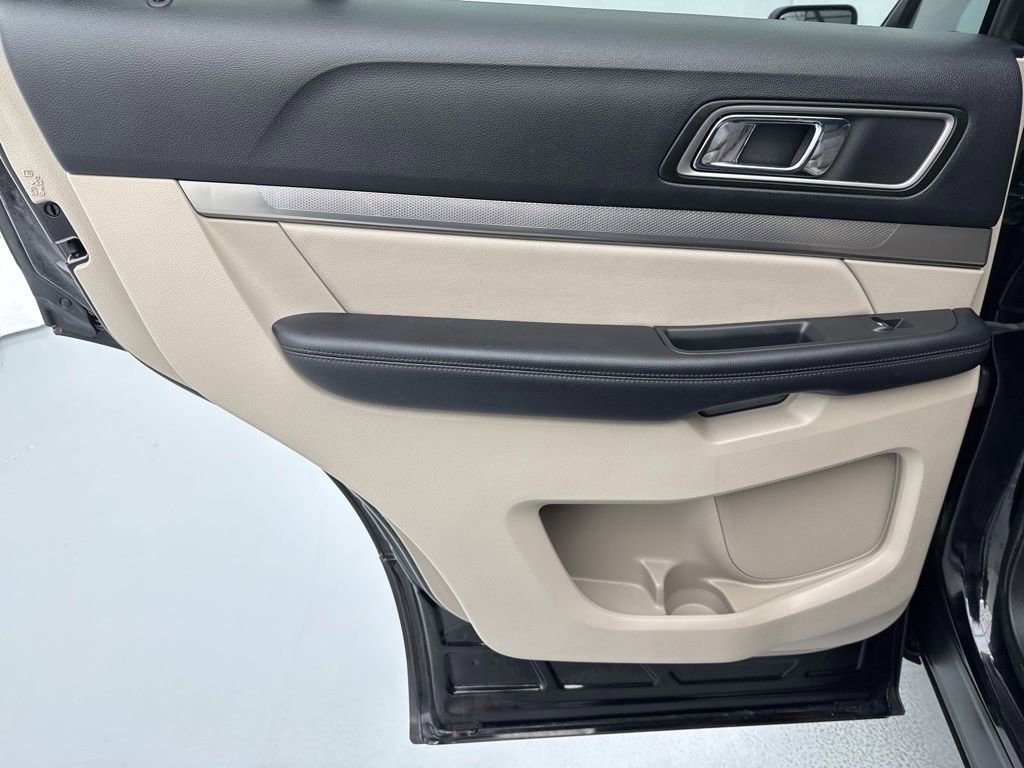 Used 2018 Ford Explorer XLT FWD image 16