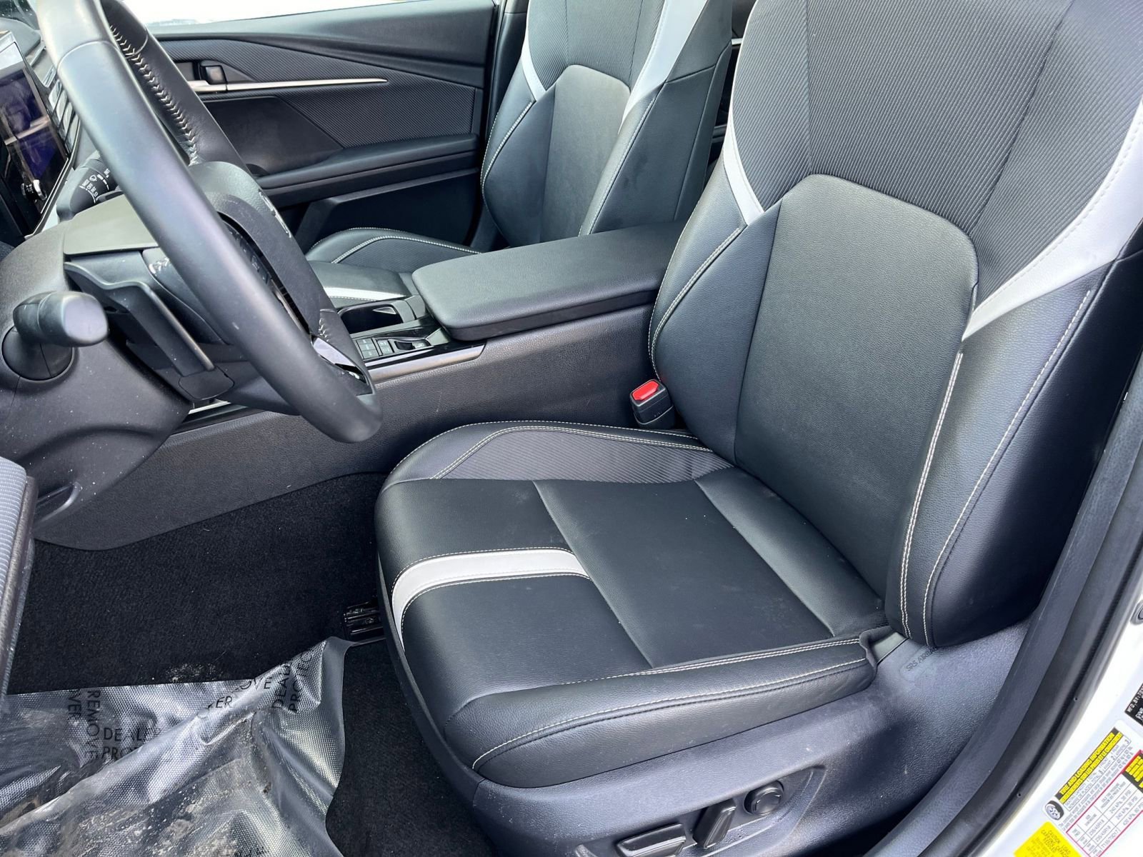 Used 2025 Toyota Camry SE FWD image 33