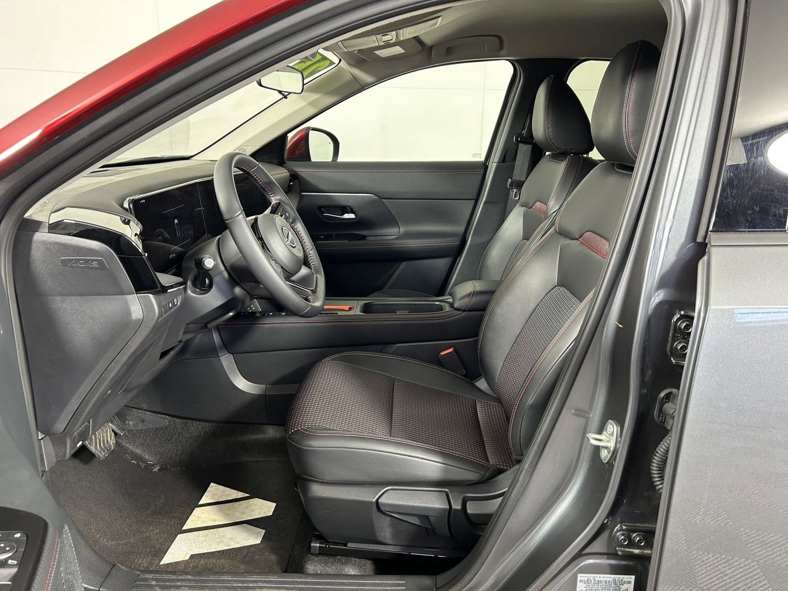 Used 2025 Nissan Kicks SR image 19