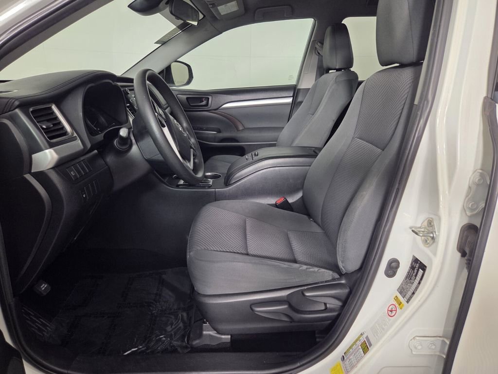 Used 2019 Toyota Highlander LE image 12
