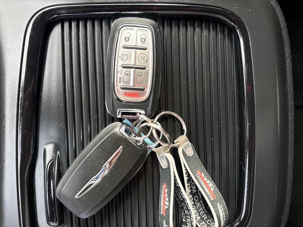 Used 2024 Chrysler Pacifica Touring-L w/ S Appearance Package AWD/4WD image 39