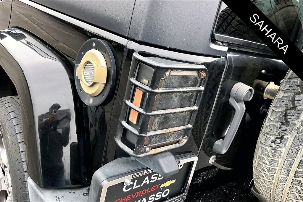 Used 2016 Jeep Wrangler Unlimited Sahara w/ Connectivity Group image 22