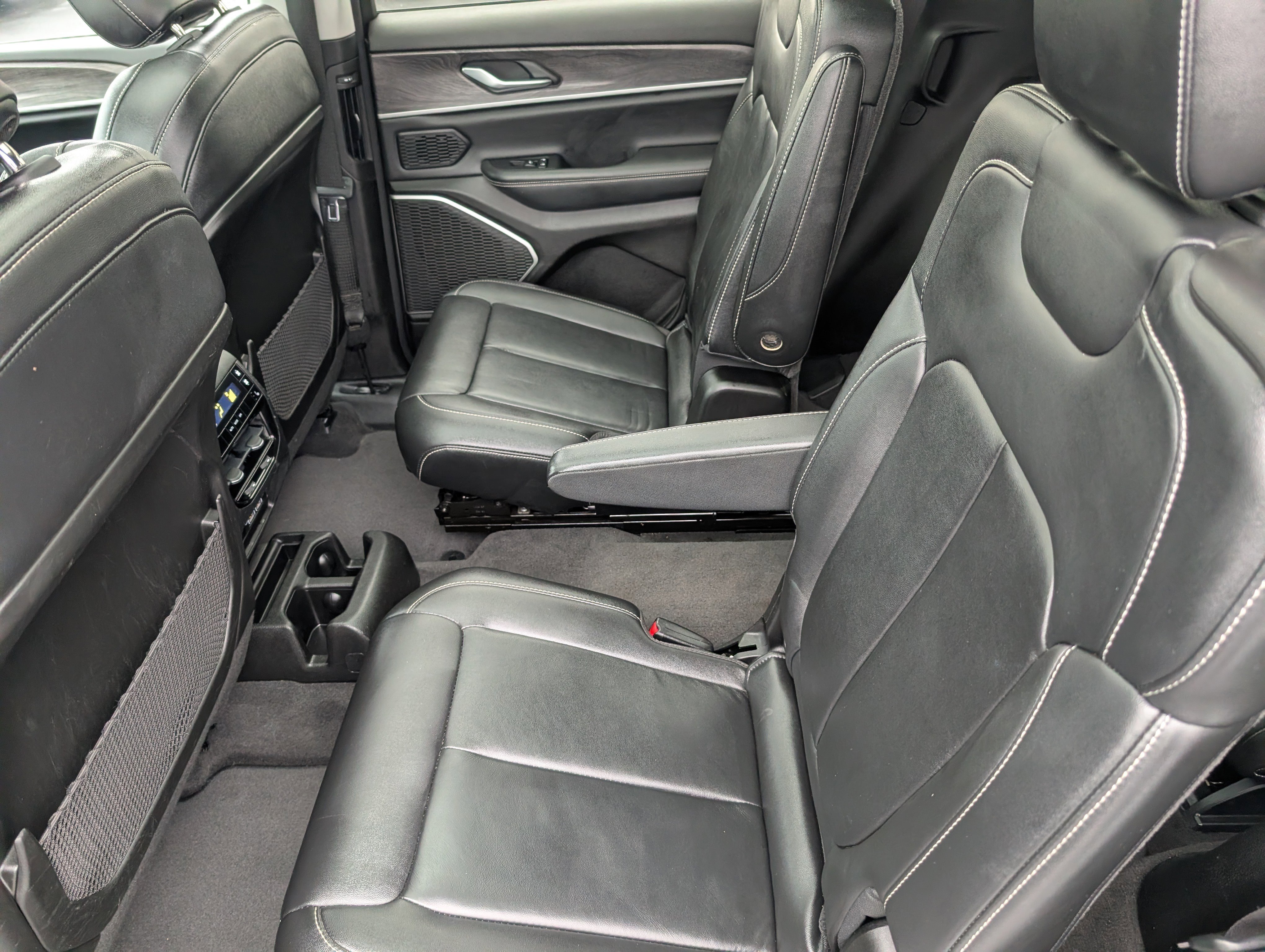 Used 2022 Jeep Grand Cherokee L Limited image 26