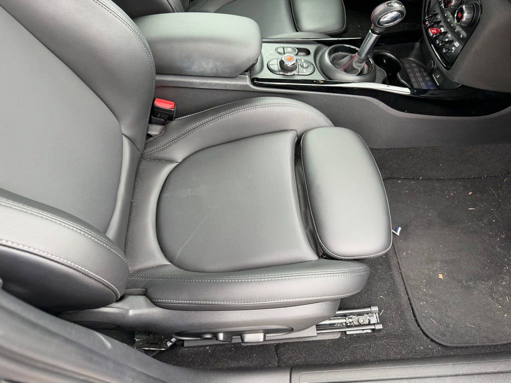 Used 2019 MINI Cooper Clubman S w/ Premium Package image 16