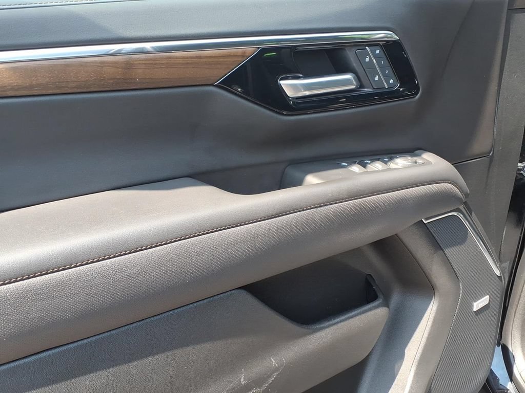 Used 2025 Chevrolet Tahoe High Country AWD/4WD image 5