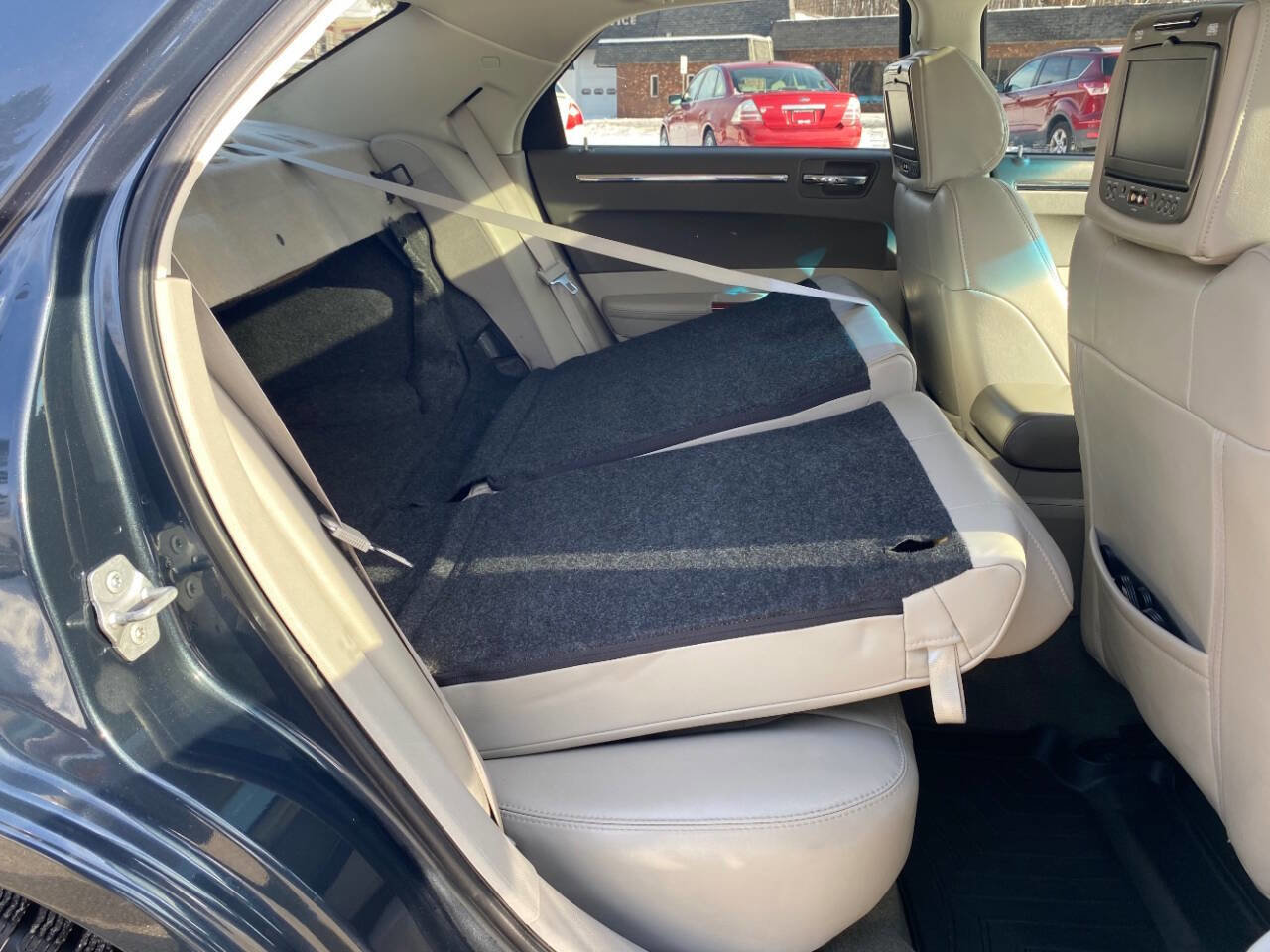 Used 2008 Chrysler 300 C w/ Protection Group II image 42