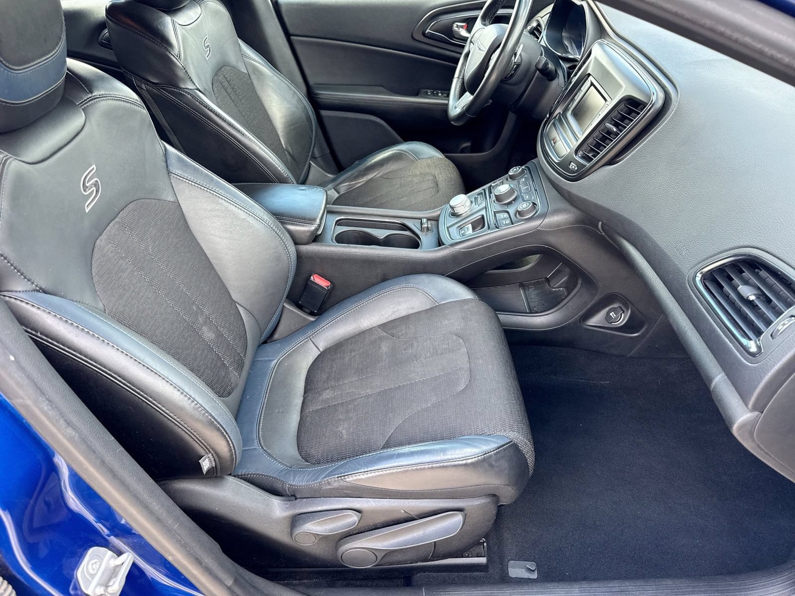 Used 2016 Chrysler 200 S FWD image 22