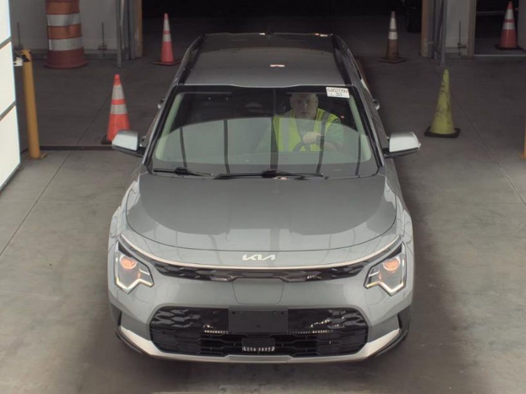 Used 2023 Kia Niro Wind w/ Wind Preserve Package FWD image 2