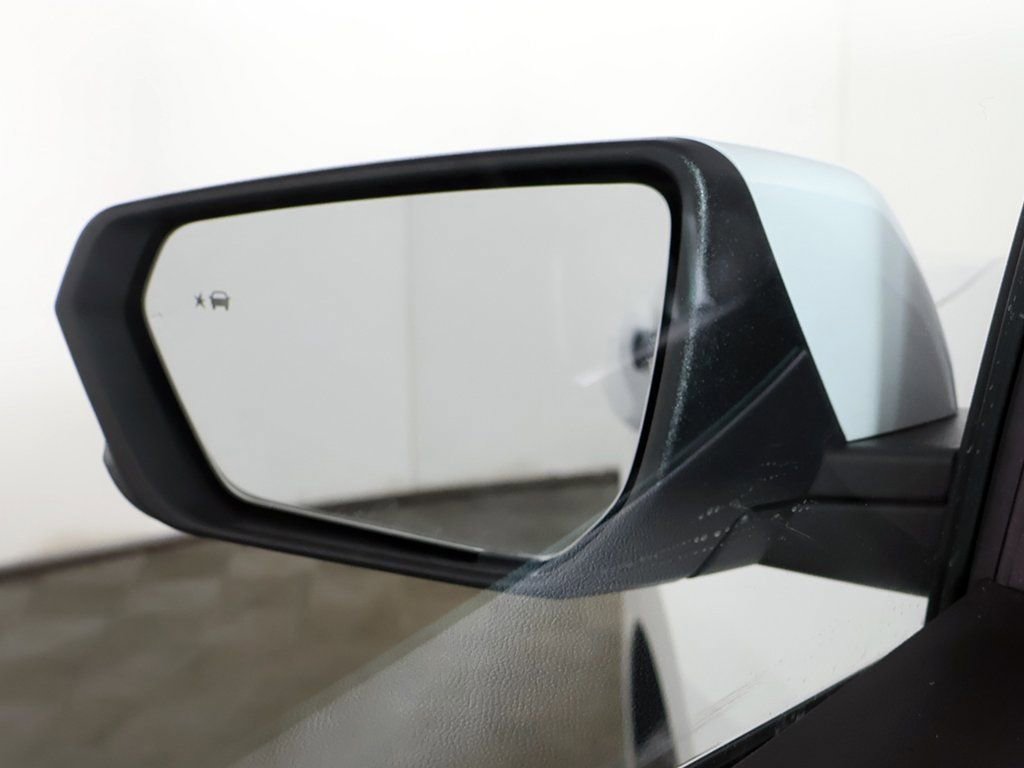 Used 2024 Chevrolet Equinox LT image 33