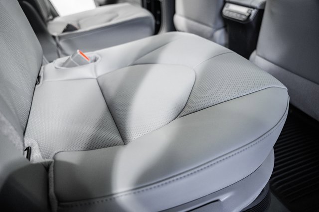 New 2025 Toyota Highlander Platinum image 32
