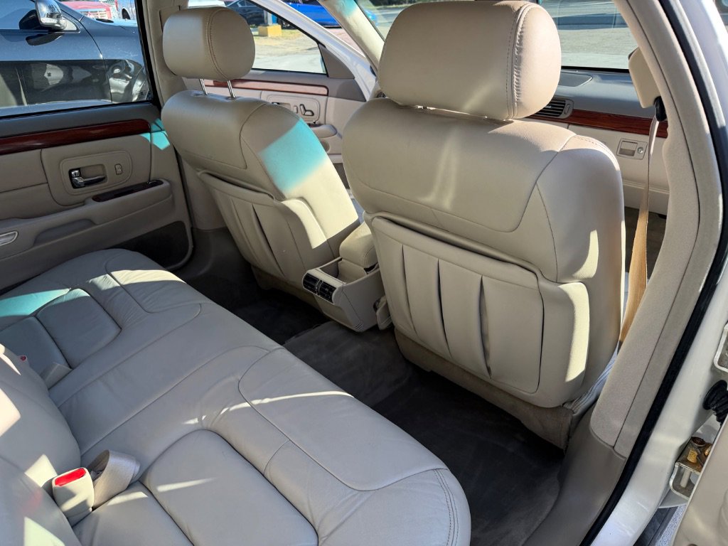 Used 1999 Cadillac De Ville Base image 11