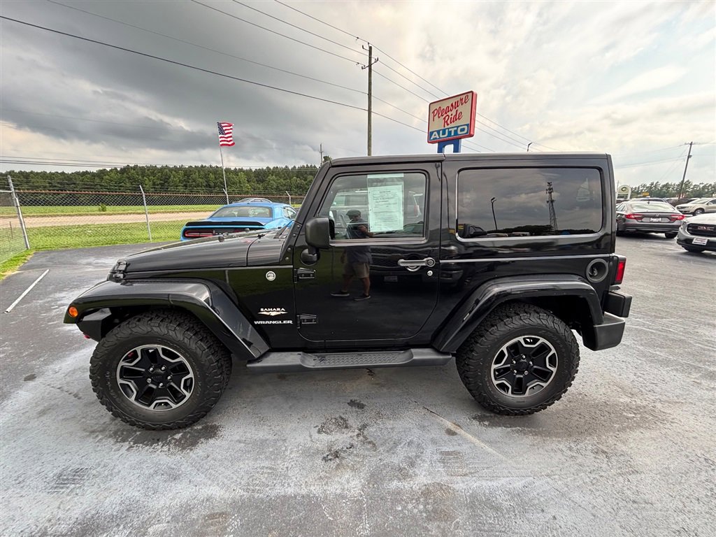 Used 2015 Jeep Wrangler Sahara w/ Connectivity Group image 2