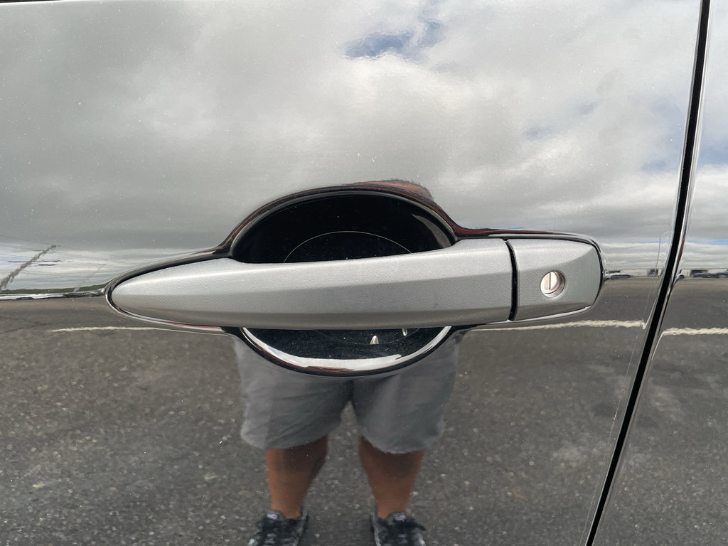 Used 2025 Nissan Rogue S image 5