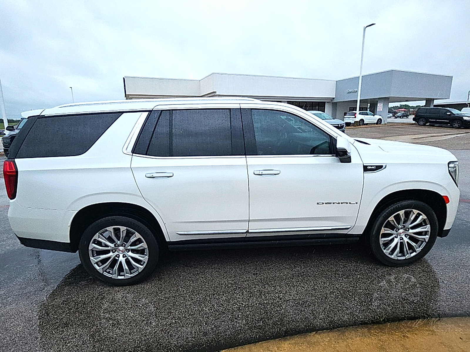 Used 2022 GMC Yukon Denali AWD/4WD image 4