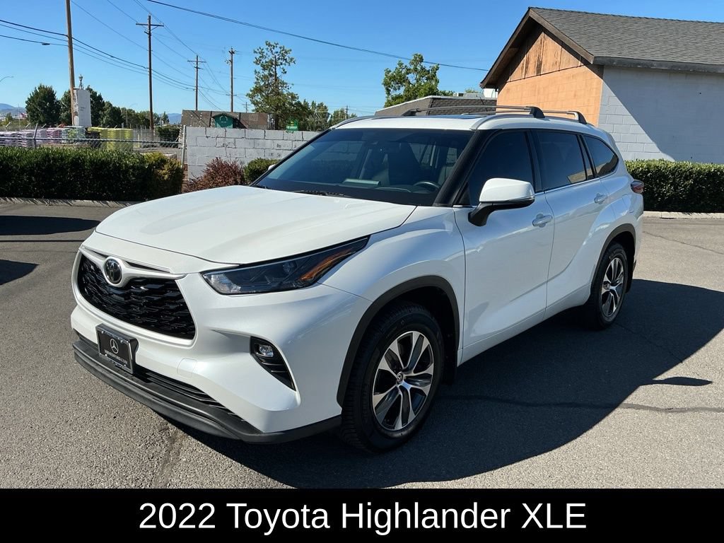 Used 2022 Toyota Highlander XLE AWD/4WD image 1