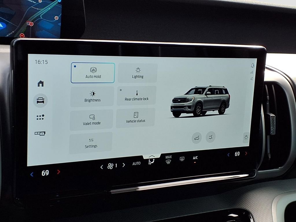 Used 2025 Ford Expedition Active image 27