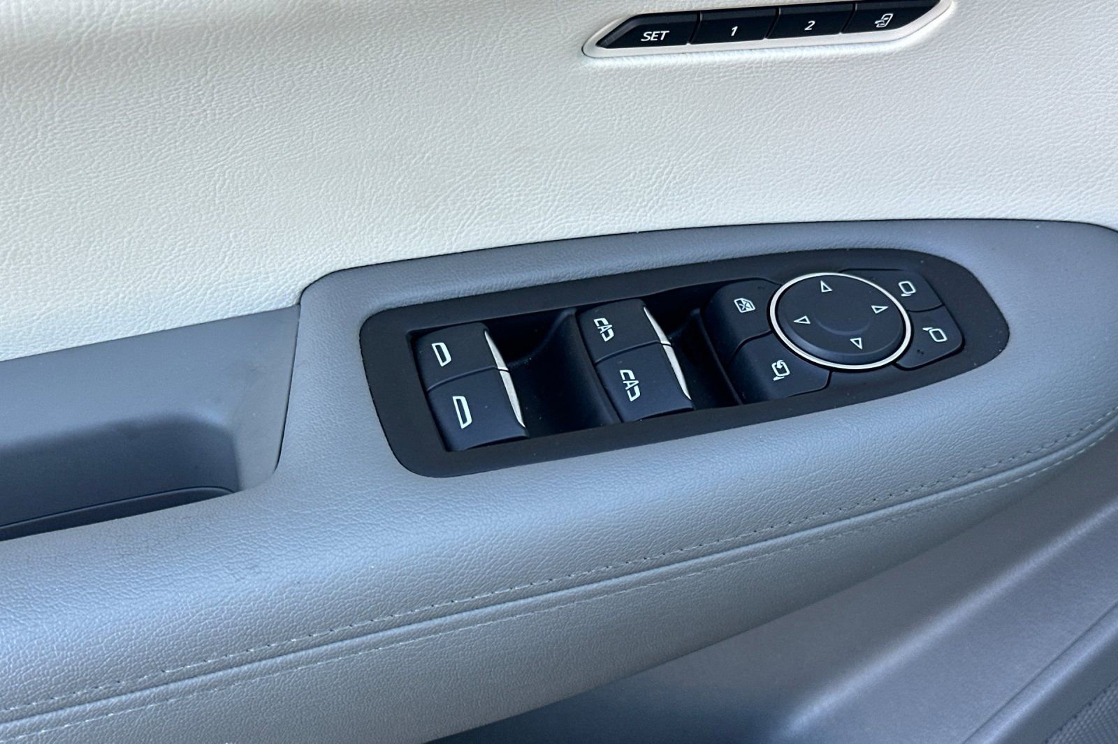 Certified 2025 Cadillac XT6 Premium Luxury image 12