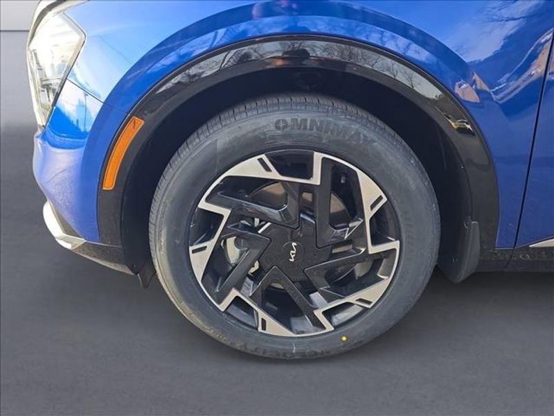 Used 2025 Kia Sportage SX image 9