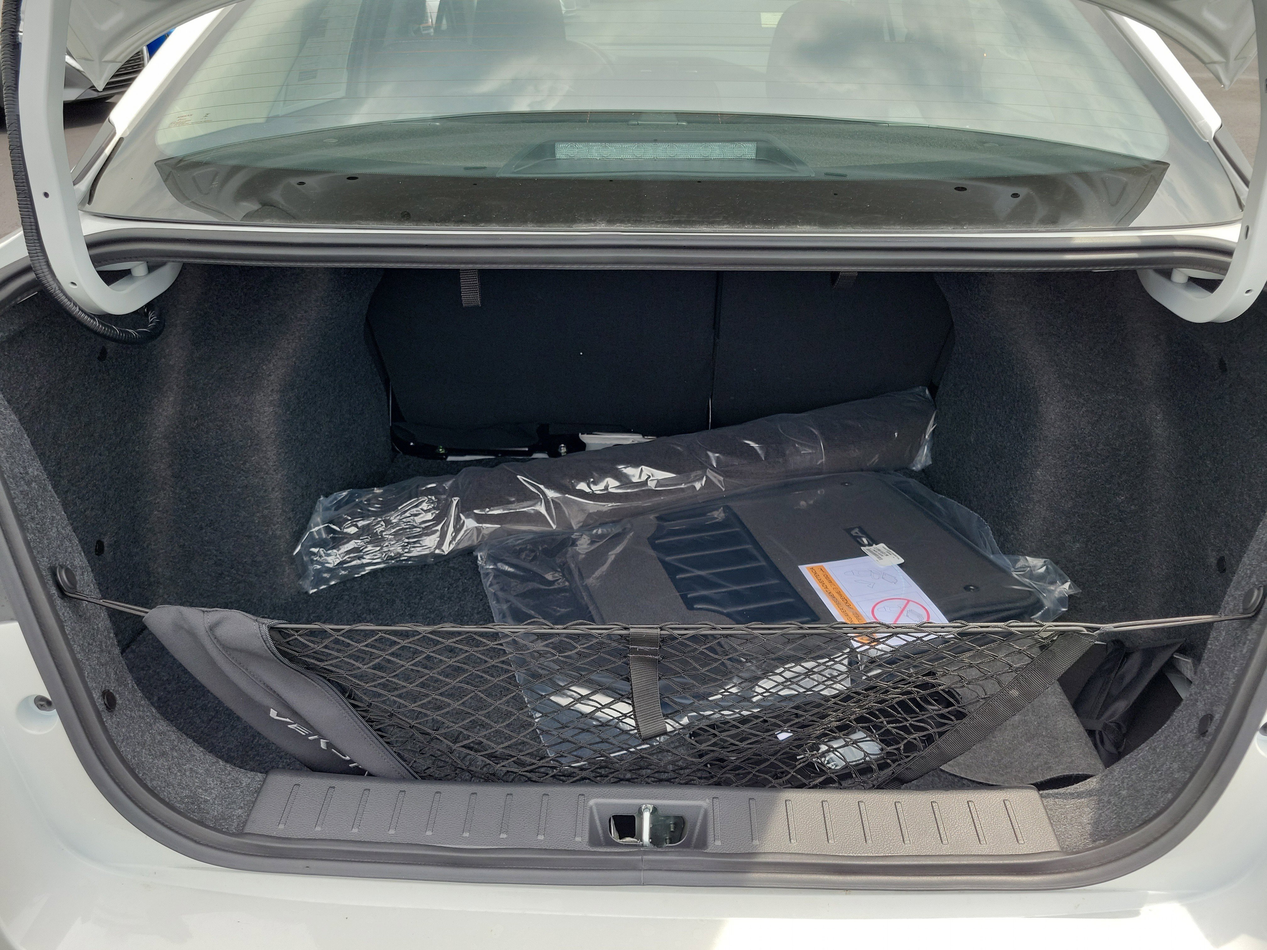 Used 2025 Nissan Versa SR w/ Trunk Package image 8