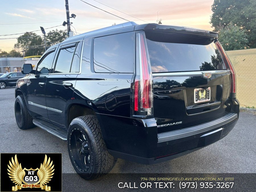 Used 2019 Cadillac Escalade Luxury AWD/4WD image 4