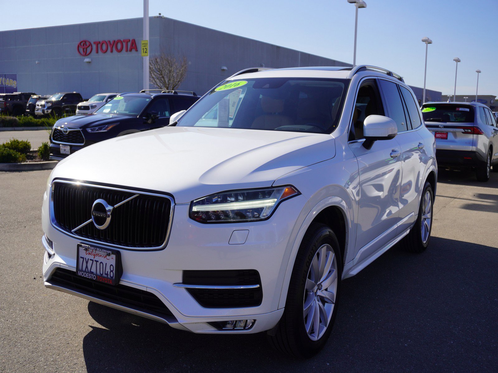 Used 2016 Volvo XC90 T6 Momentum image 7