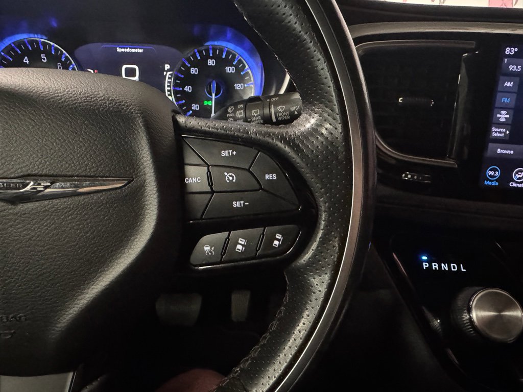 Used 2020 Chrysler Pacifica Limited image 32