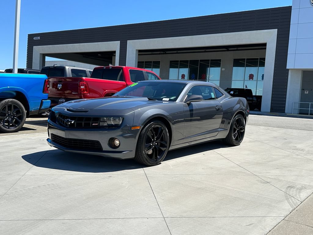 Used 2010 Chevrolet Camaro SS RWD image 2