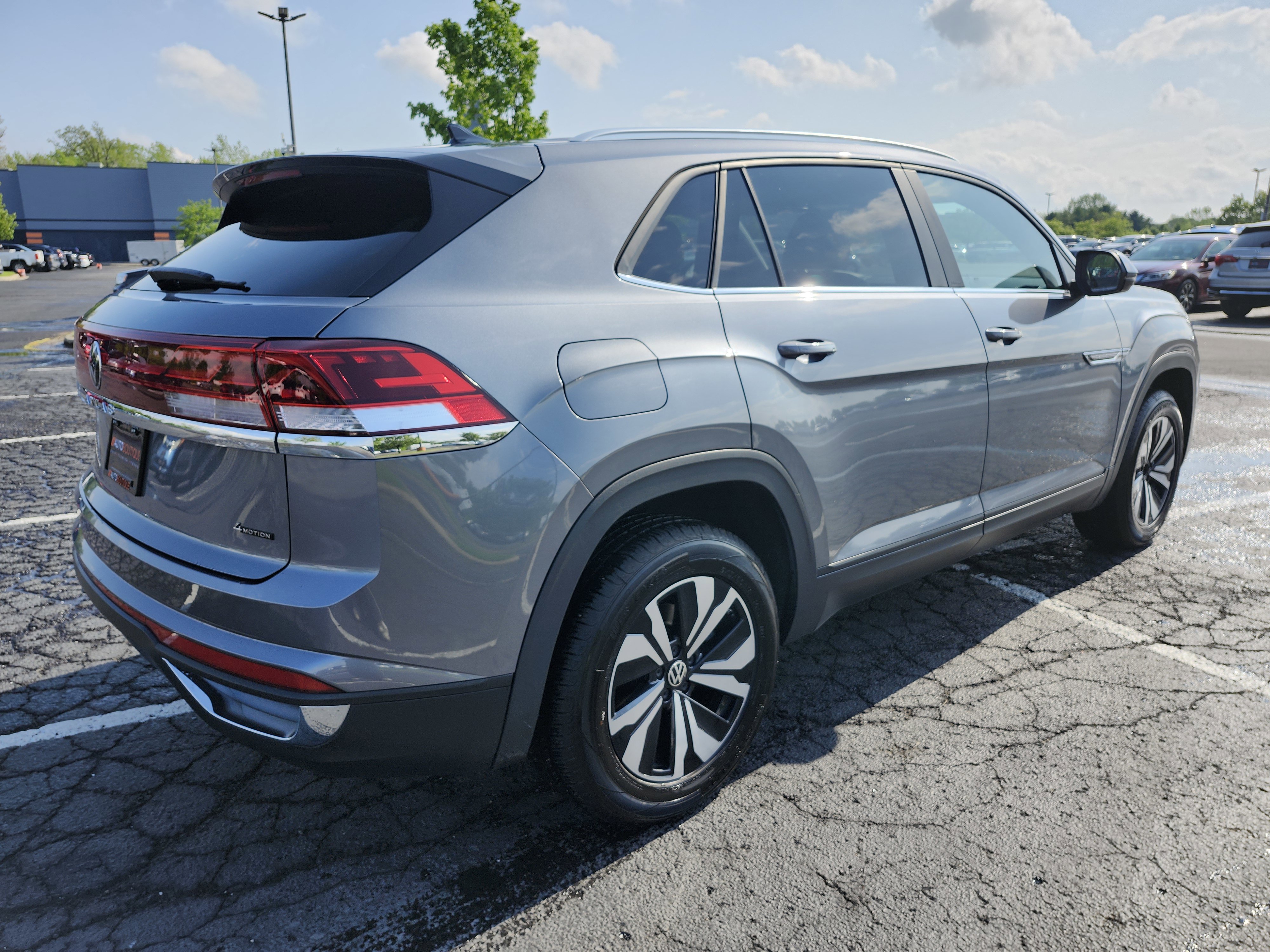 Used 2024 Volkswagen Atlas Cross Sport SE AWD/4WD image 17