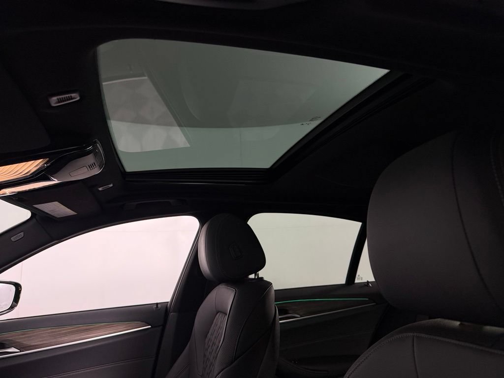 Used 2021 BMW 540i w/ M Sport Package RWD image 24