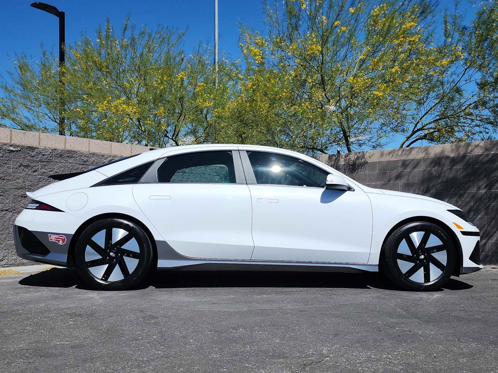 Used 2024 Hyundai Ioniq 6 SE RWD image 10