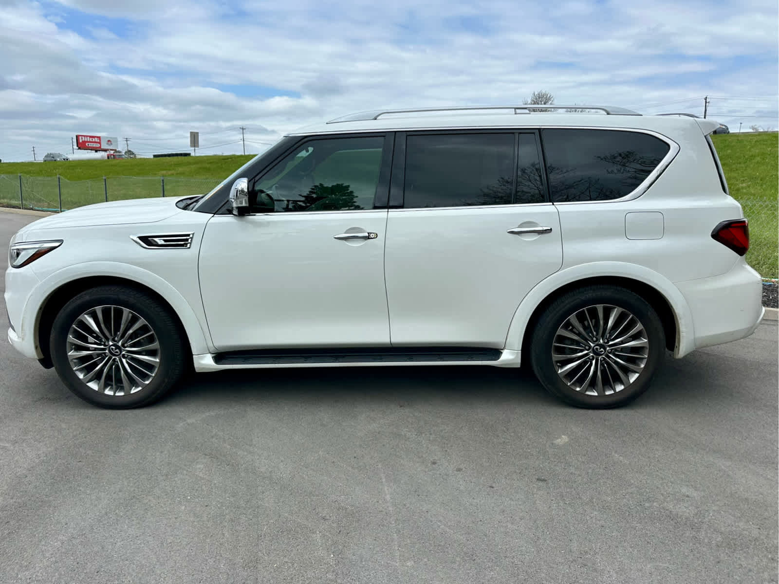 Used 2021 INFINITI QX80 Sensory w/ All-Season Package image 8