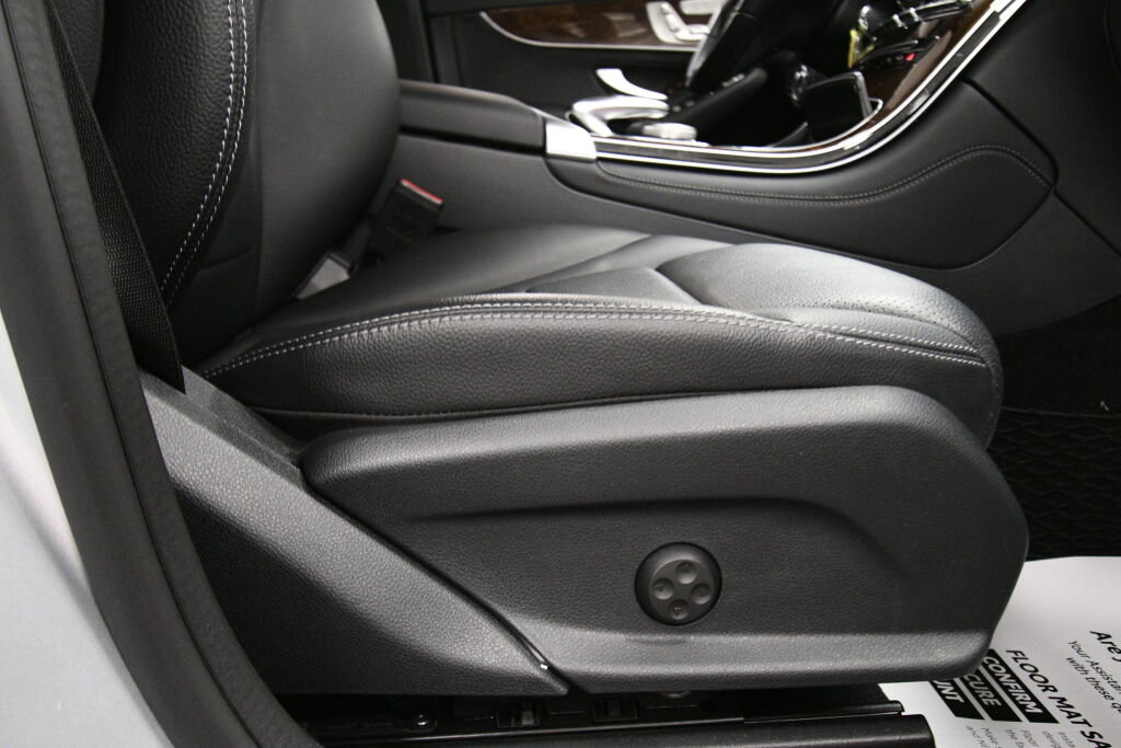 Used 2019 Mercedes-Benz GLC 300 4MATIC image 28