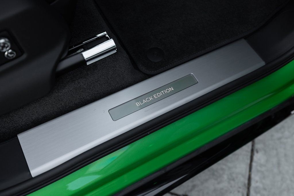 Used 2025 Bentley Bentayga image 36