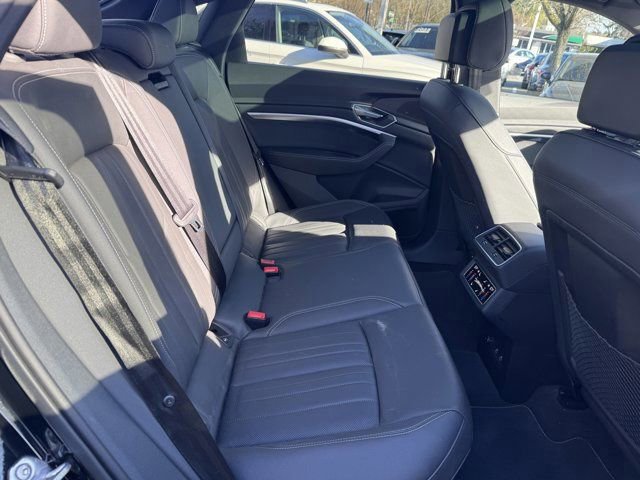 Used 2023 Audi e-tron Premium Plus image 30
