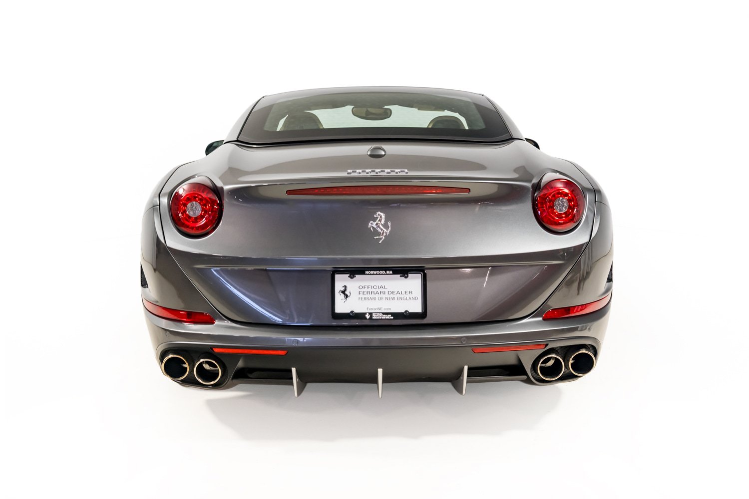 Used 2015 Ferrari California T RWD image 8