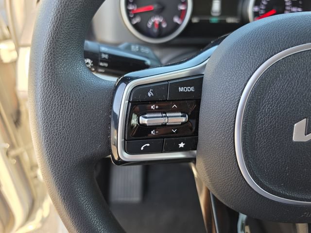 Used 2023 Kia Carnival LX FWD image 36