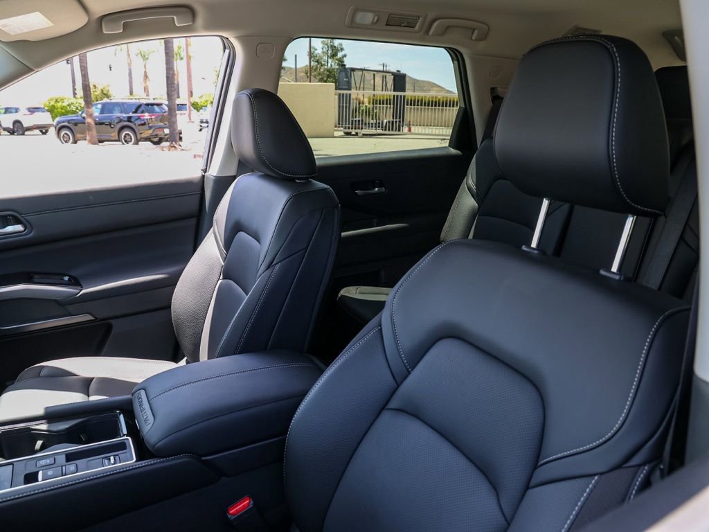 New 2026 Nissan Pathfinder SL FWD image 15