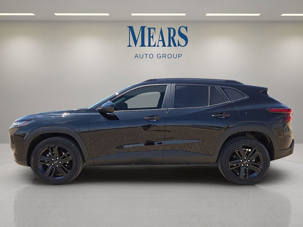 Used 2025 Chevrolet Trax ACTIV w/ Driver Confidence Package image 2