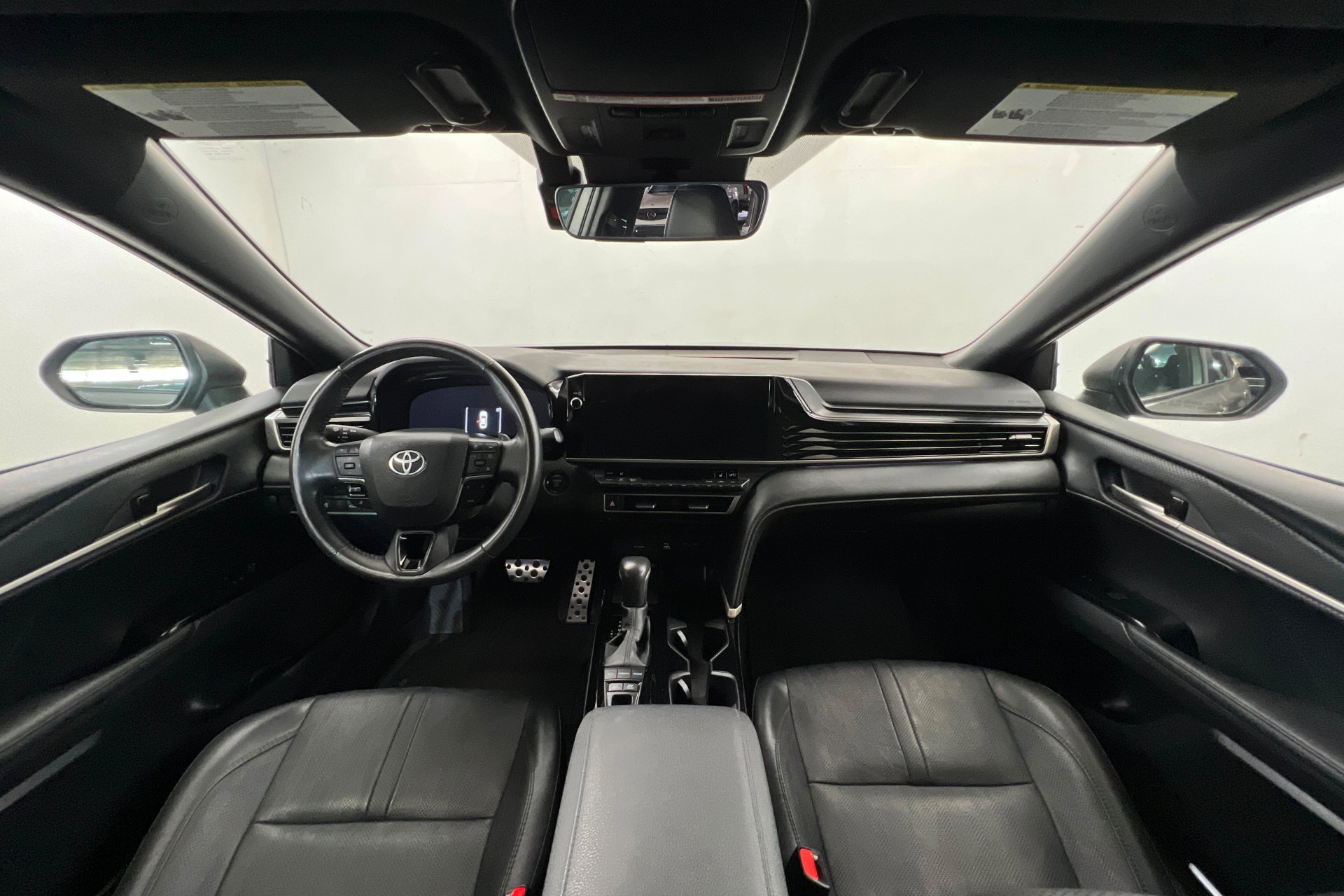 Used 2025 Toyota Camry XSE FWD image 10