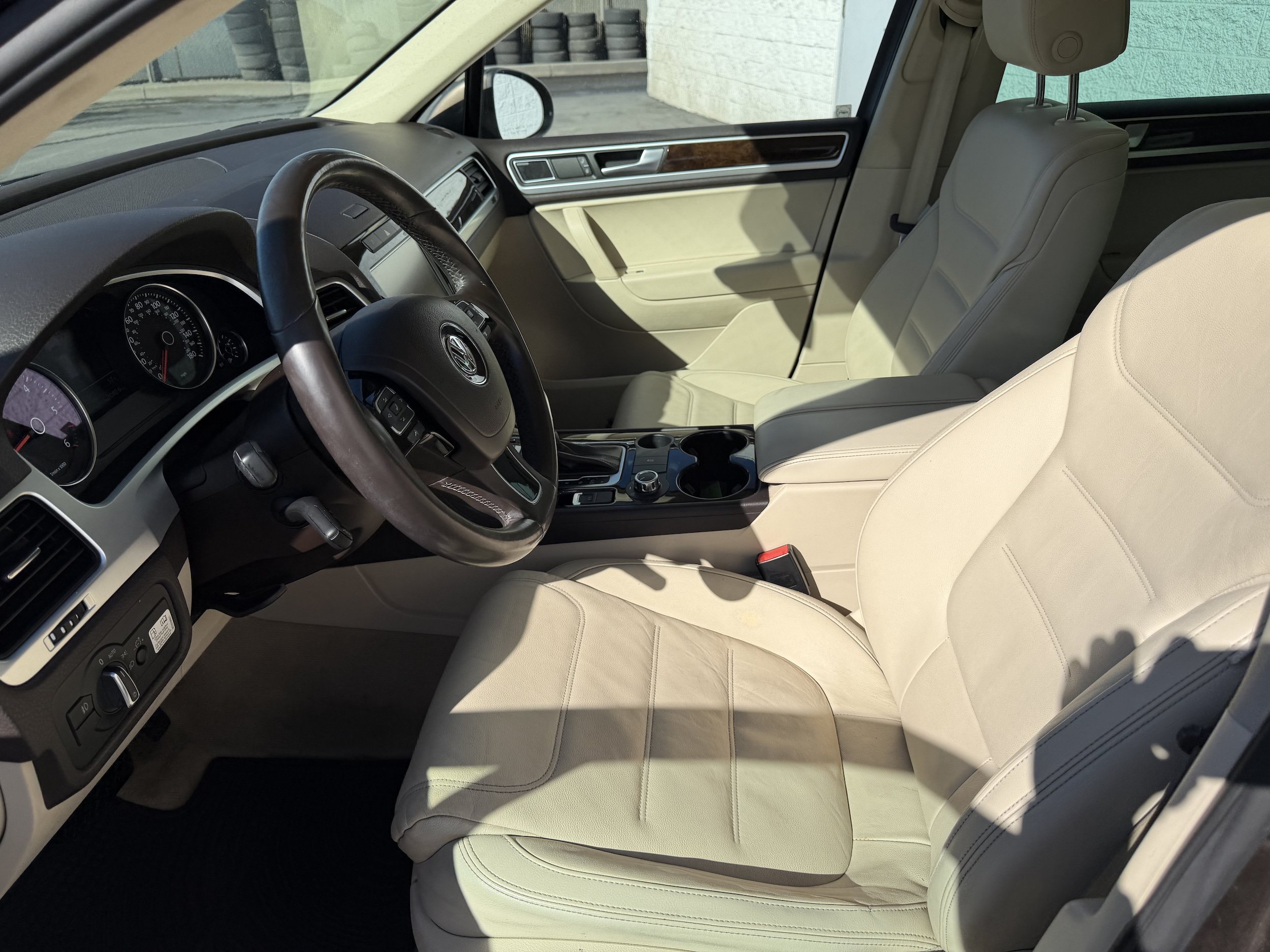 Used 2013 Volkswagen Touareg TDI AWD/4WD image 10