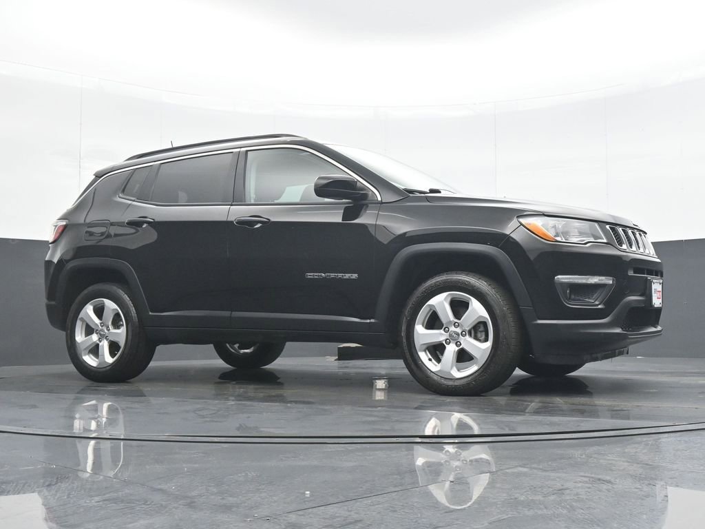 Used 2019 Jeep Compass Latitude AWD/4WD image 32