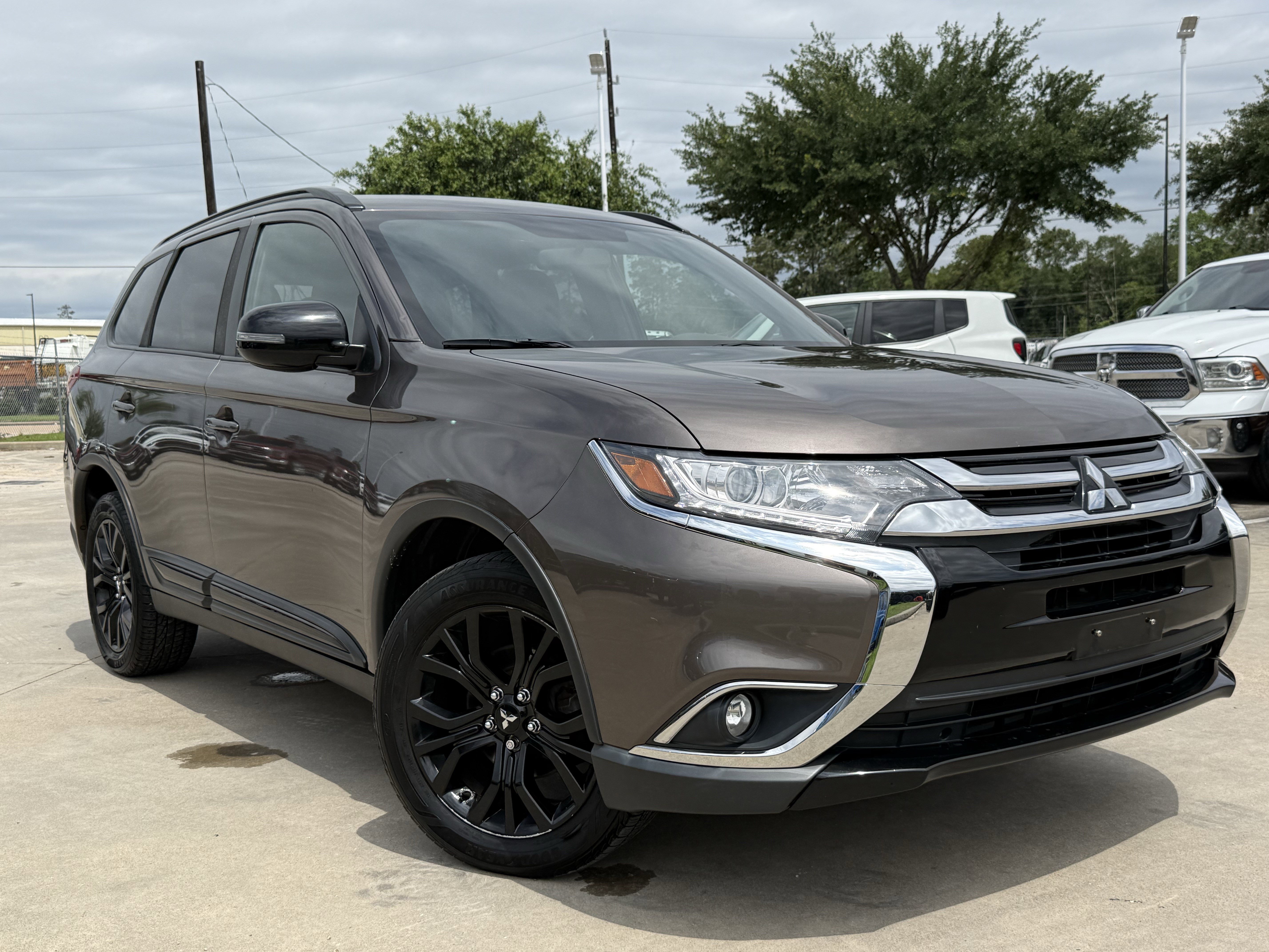 Used 2018 Mitsubishi Outlander ES AWD/4WD image 2