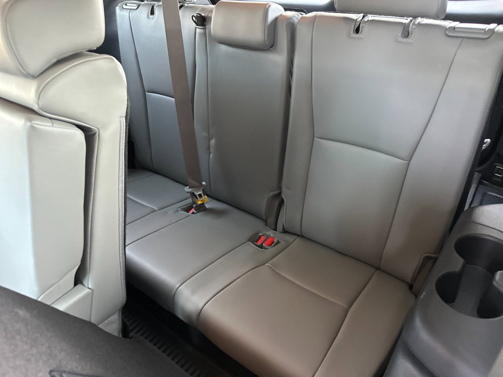 Used 2025 Toyota Highlander XLE image 14